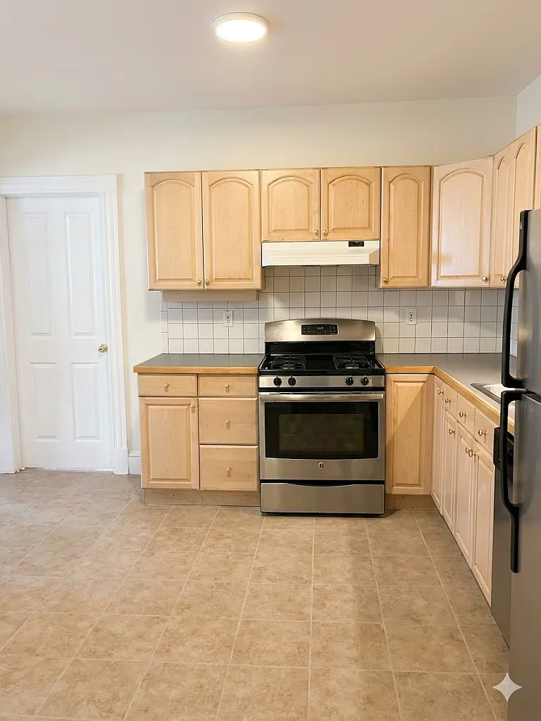 2 bed, 875 sqft, $3,168 — Photo 4