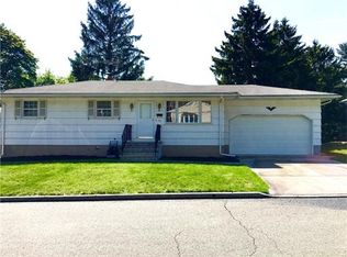 24 Latham Cir, Parlin, NJ 08859