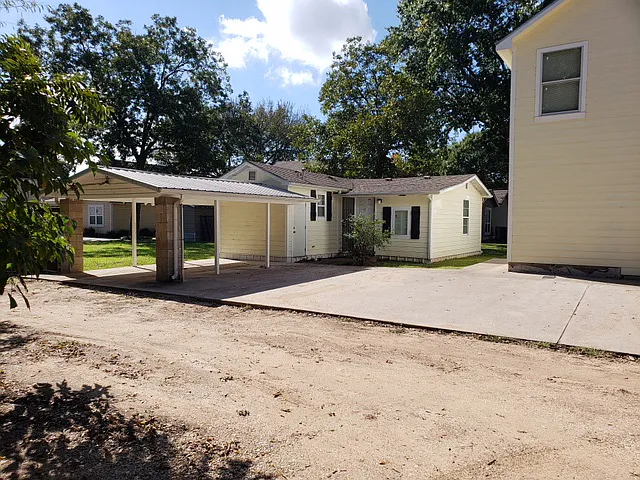 916 Wood Ave #A — Photo 1