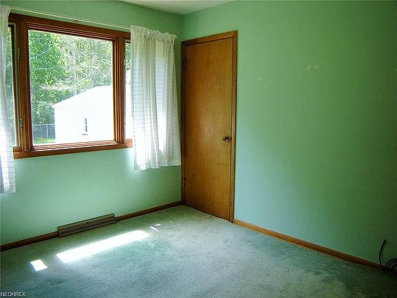 5th image of 42019 Emerson Ct