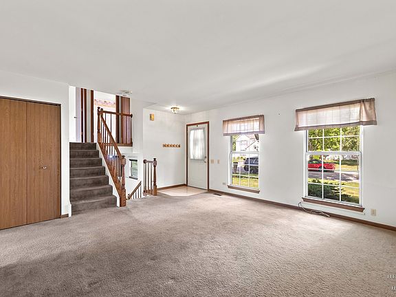5th image of 2075 Aronomink Cir
