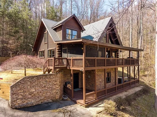 91 Whispering Lake Way, Blue Ridge, GA 30513