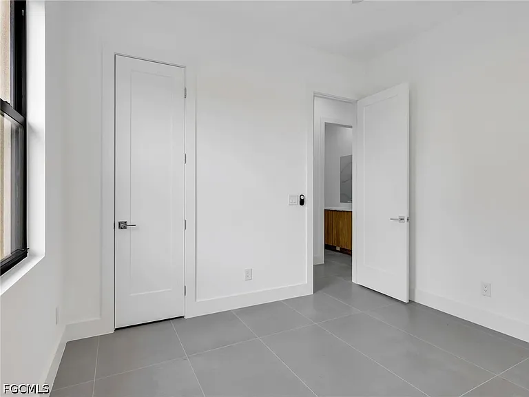 11153 Carnegie Ave — Photo 23