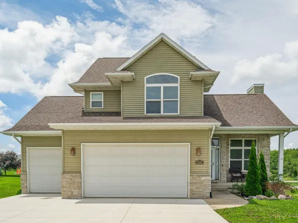 5508 Summerland Dr, Waterloo, IA 50701