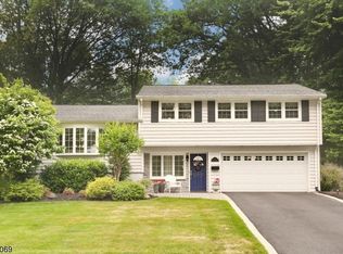 61 Smithfield Rd, Waldwick, NJ 07463