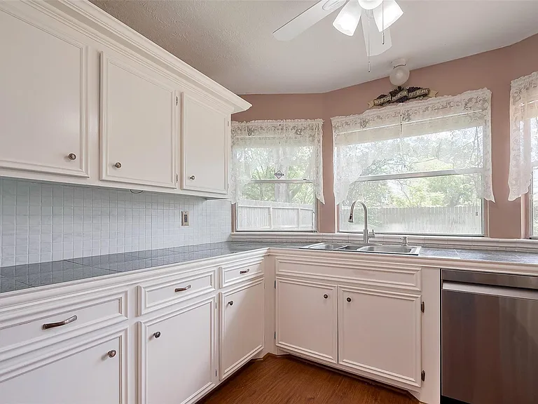 1103 Cheyenne Meadows Dr — Photo 18