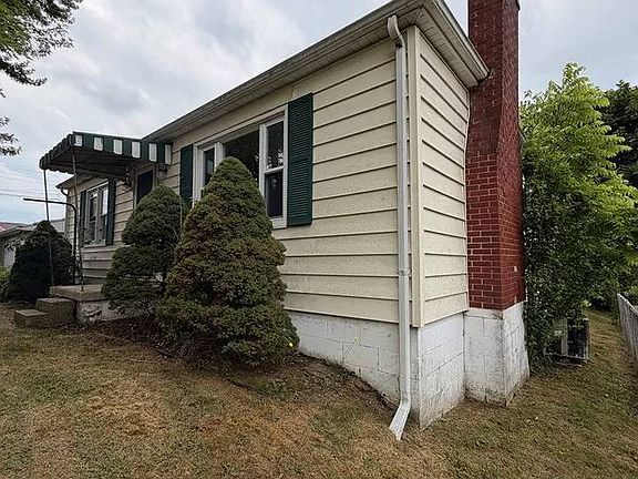 3rd image of 208 Vine St