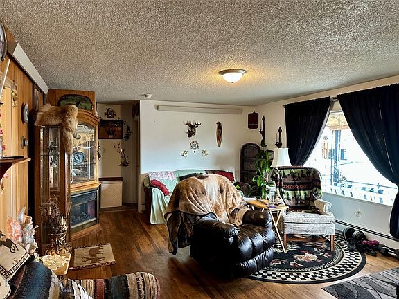 2nd image of 835 16th St