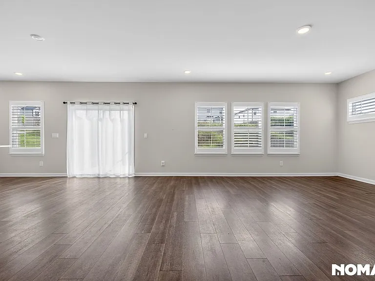 6039 Hickory Creek Ct — Photo 3