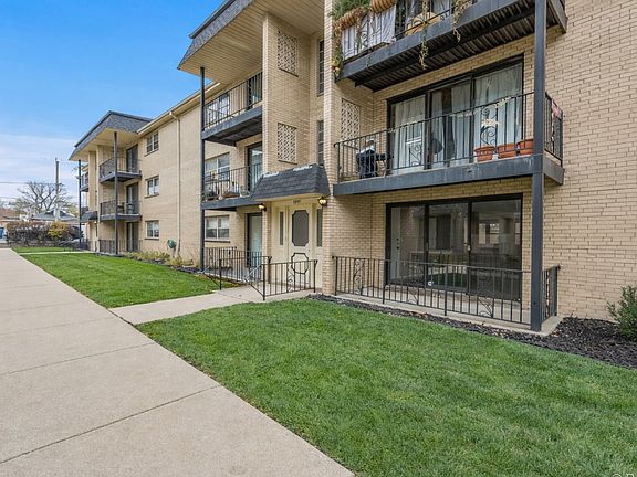 2nd image of 2037 N Harlem Ave APT 1W
