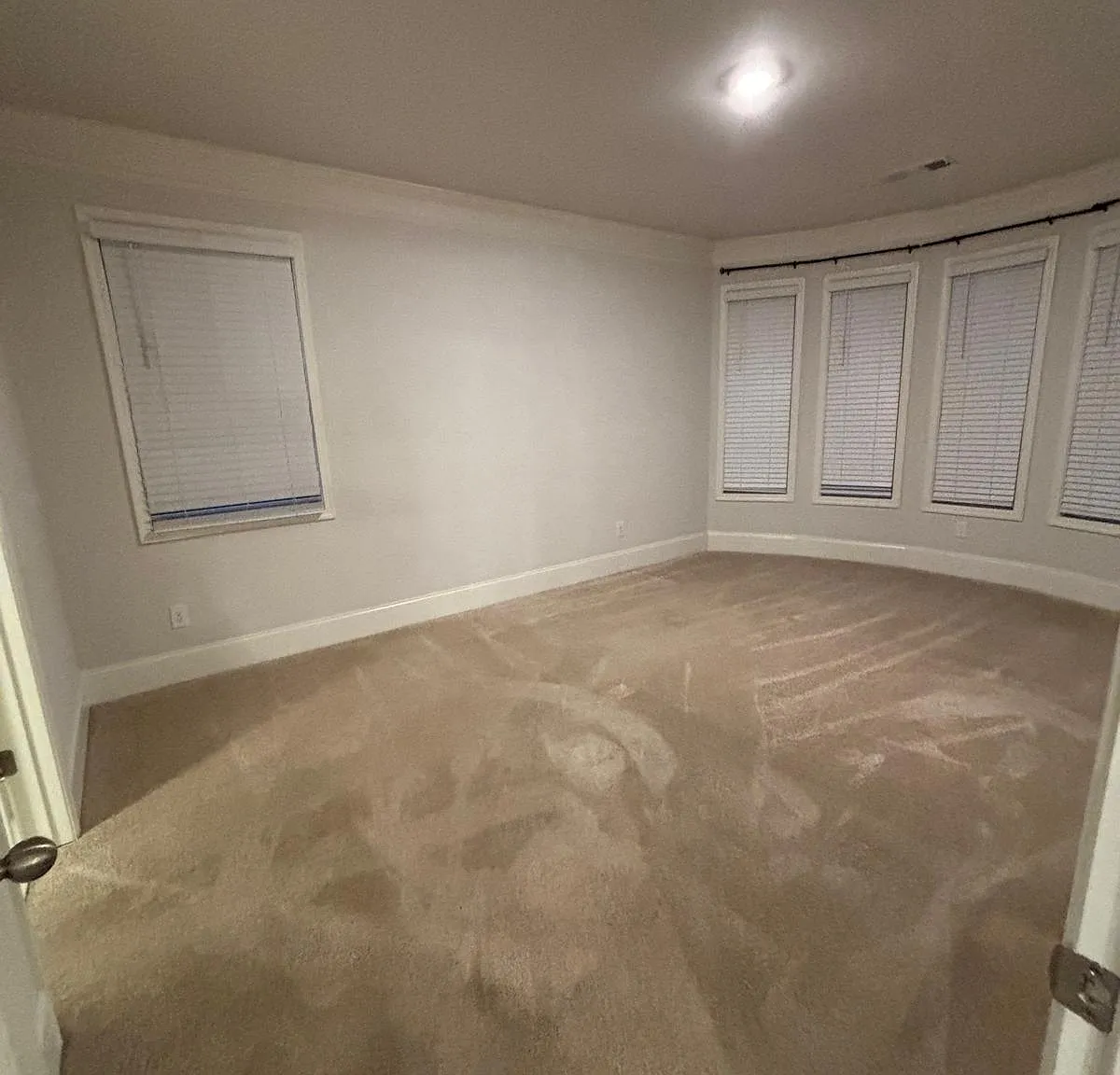 4 bed, 3552 sqft, $3,499 — Photo 3