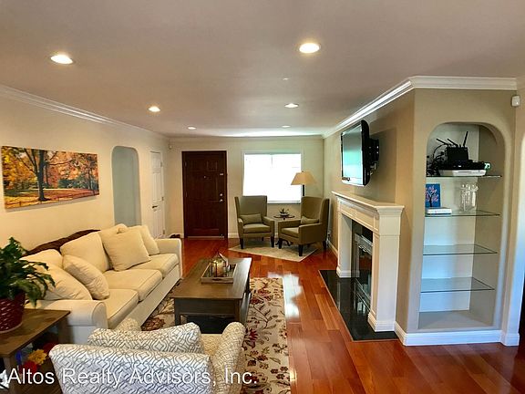 4th image of 879 S Knickerbocker Dr