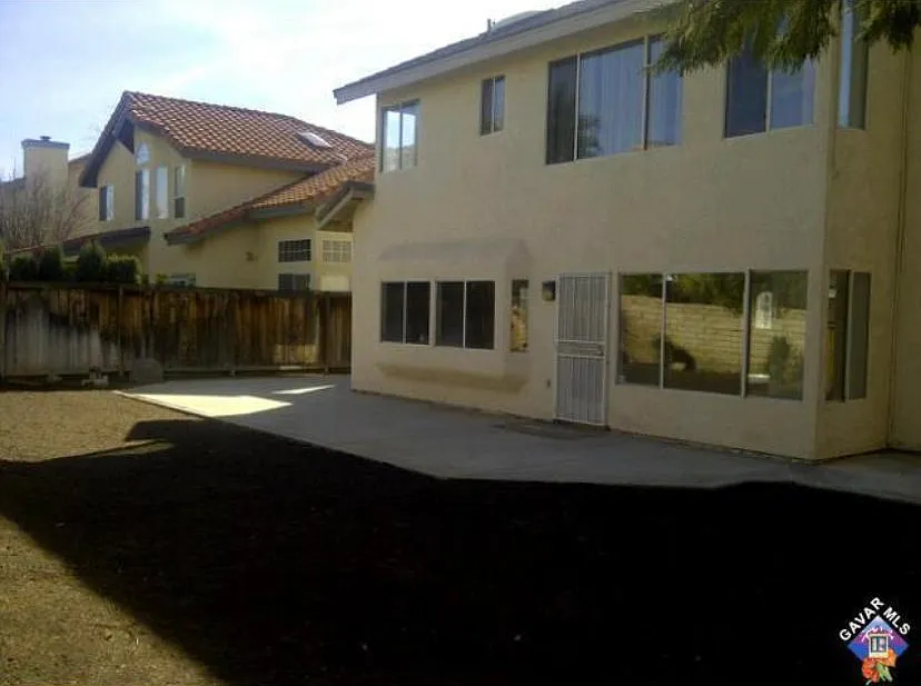 Vicker Way, Palmdale — Photo 3