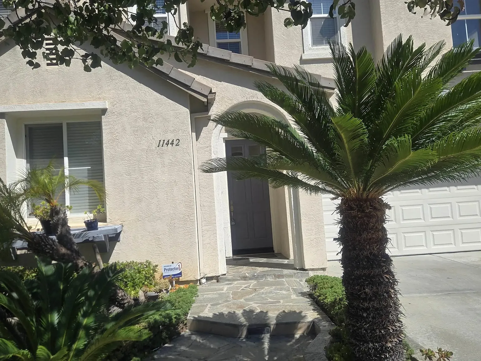 3 bed, 3.0 bath, 2092 sqft, $4,600 — Photo 2