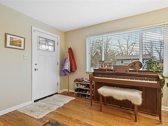 4th image of 142 Balmoral Dr