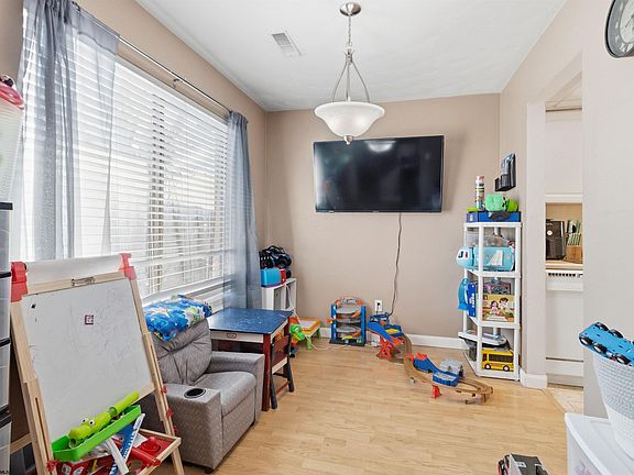 3rd image of 135 Lough St APT C