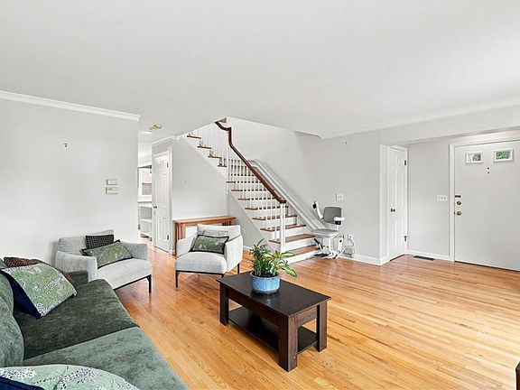 5th image of 109 Wyndham Ave #109