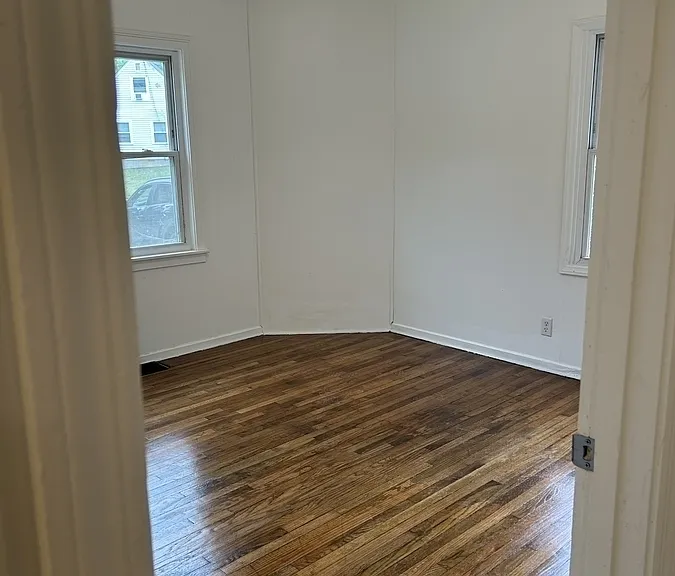 1006 William Dr — Photo 7