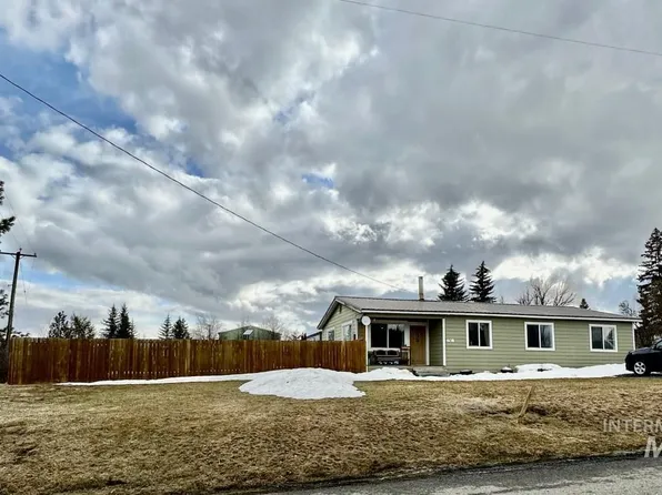 608 South Ave, Deary, ID 83823