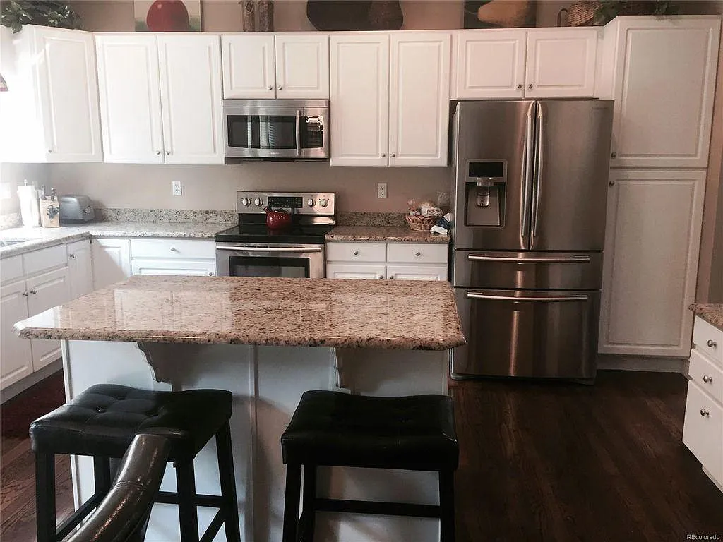 4 bed, 3200 sqft, $3,800 — Photo 3