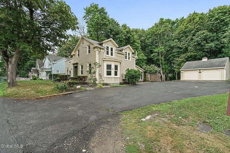 2nd image of 2680 New Scotland Road