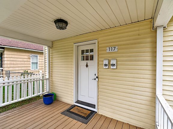 4th image of 117 3rd Ave E