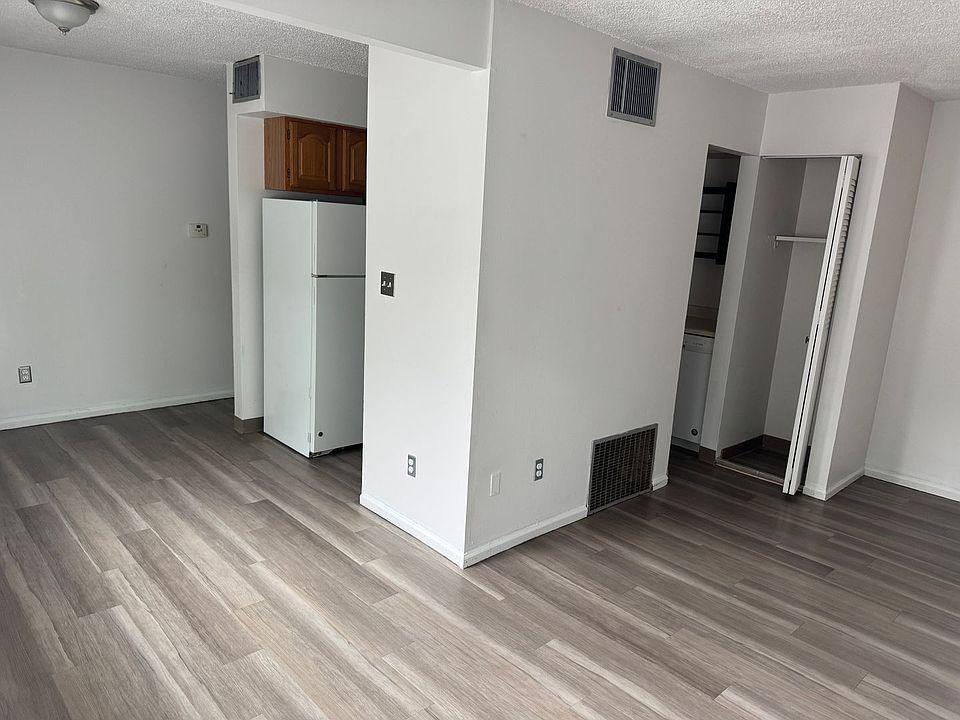 1st image of 1705 Heatheridge Rd Unit D104