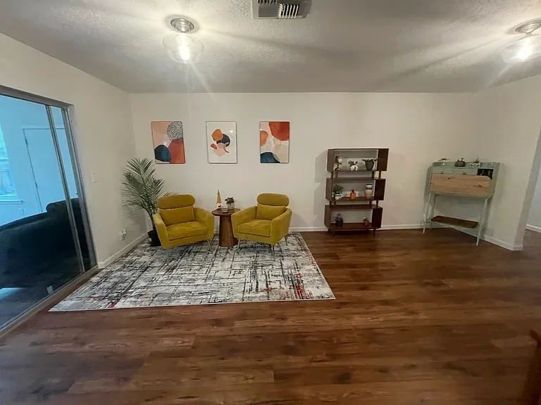 8214 Banbury Dr — Photo 16