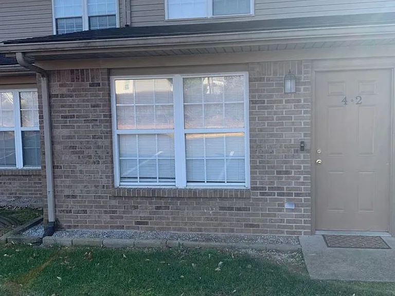 1100 Horsemans Ln — Photo 2