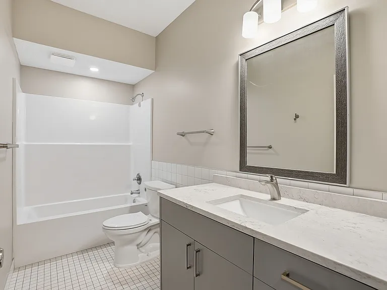 1106 Hawthorne Ave E #1 — Photo 14