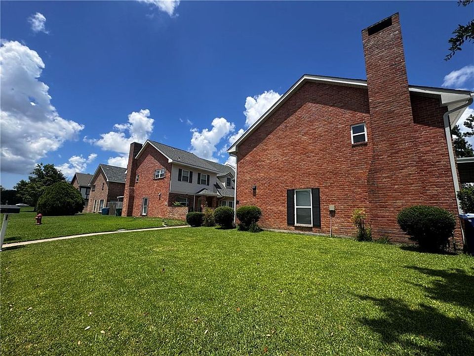 1st image of 27 Brandon Hall Dr