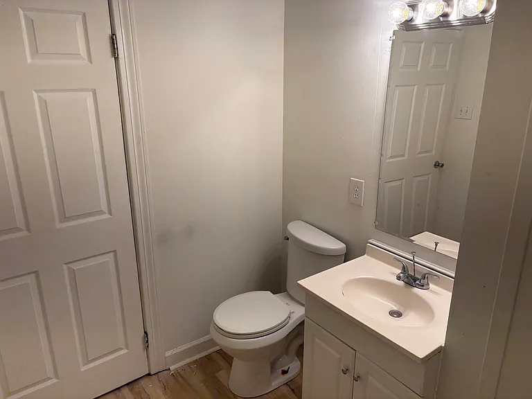 534 Arlington Ave #E — Photo 8