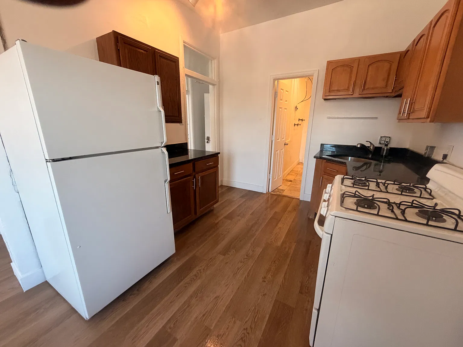 2 bed, 700 sqft, $1,850 — Photo 3