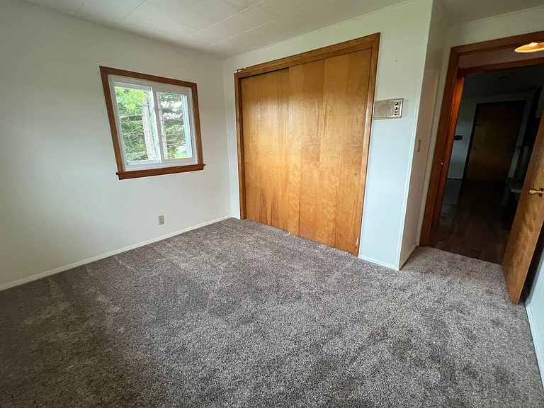 W210N11785 Hilltop Dr — Photo 17
