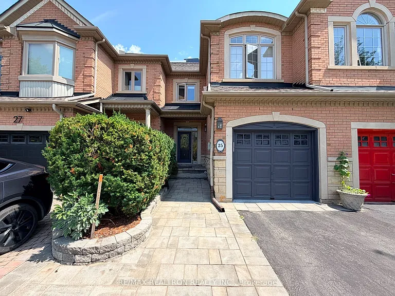 25 Kingsbridge Cir — Photo 1