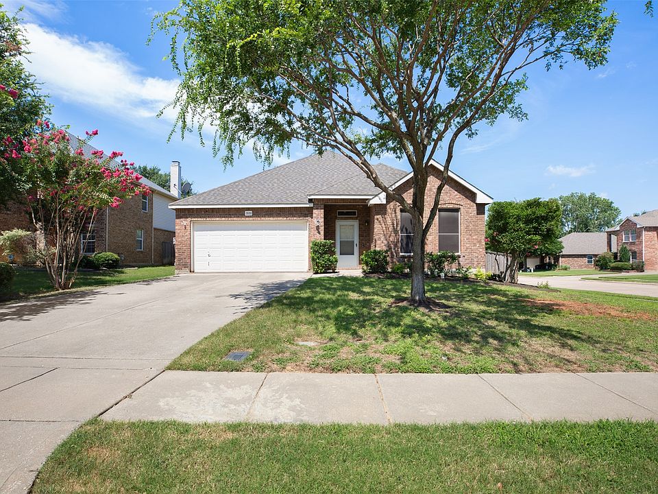 1st image of 1800 Crest Hollow Cir