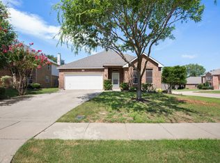 1800 Crest Hollow Cir, Lewisville, TX 75067