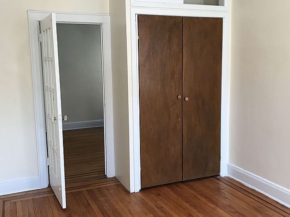 4th image of 4716 41st St APT 1R
