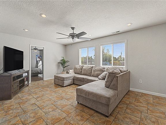 3rd image of 625 W Olive St