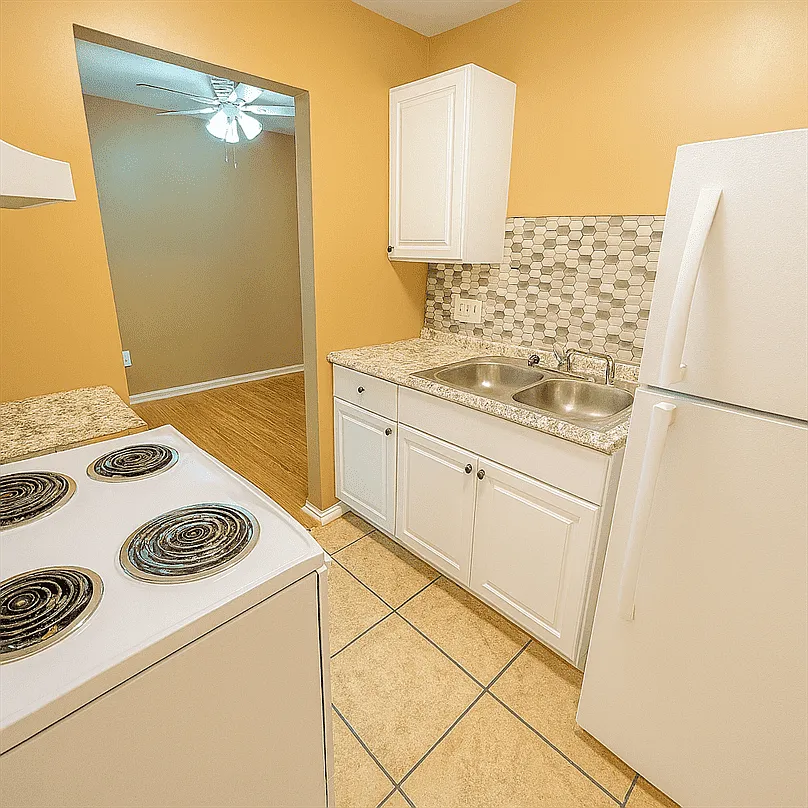 2 bed, 800 sqft, $825 — Photo 2