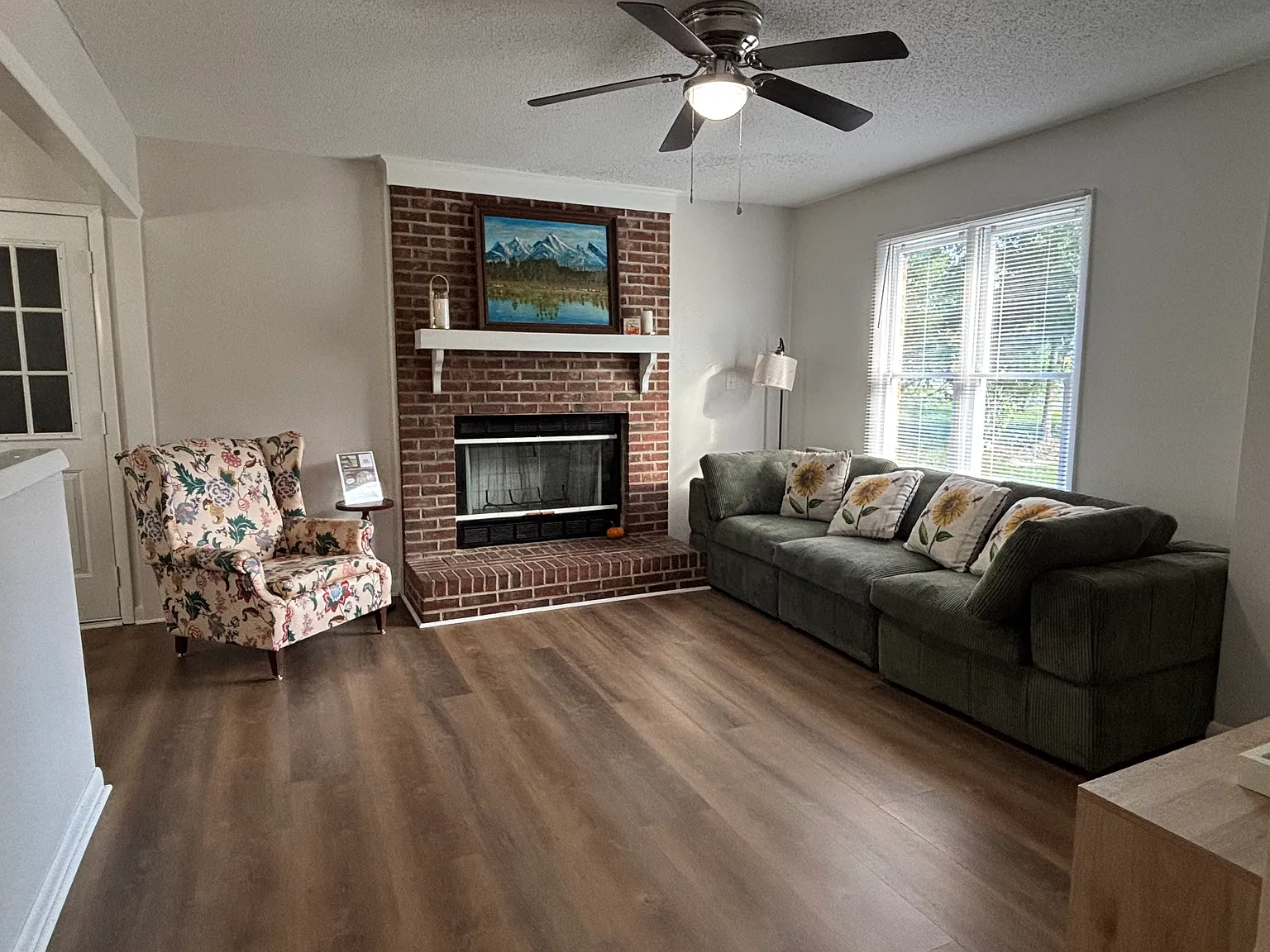 3 bed, 1142 sqft, $3,400 — Photo 4