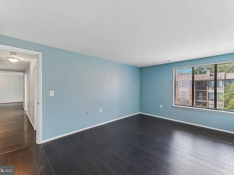 18131 Chalet Dr #301 — Photo 31