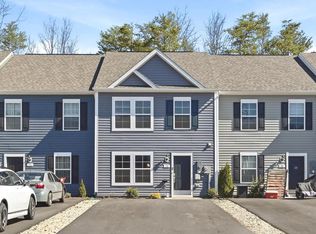 32 Pitch Pine Ct, Bunker Hill, WV 25413