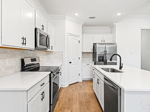 5th image of 4889 Bonneville St #2