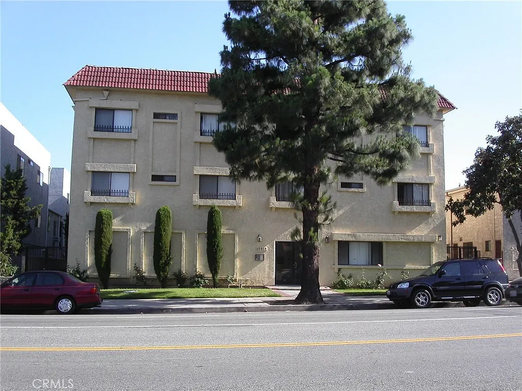 2 bed, 1.5 bath, 1050 sqft, $1,695 — Photo 1