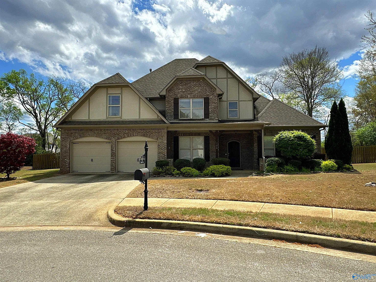 4 bed, 2.5 bath, 2845 sqft, $3,000 — Photo 1