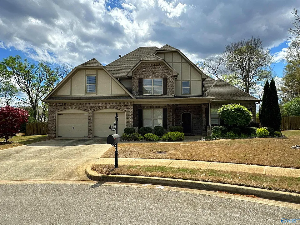 126 Windridge Way SW