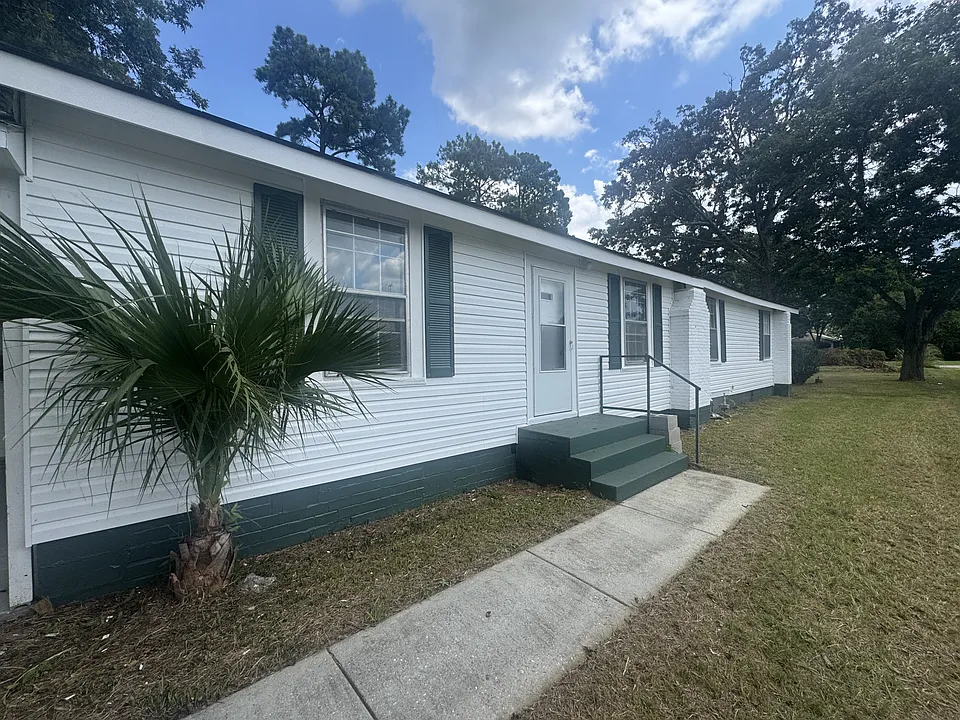 282 Central St