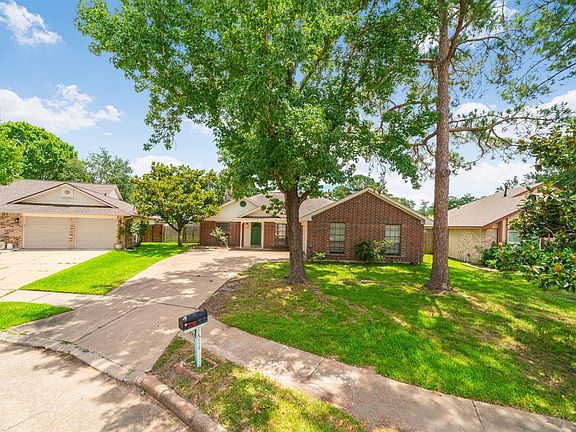 3rd image of 8614 Greenleaf Lake Dr