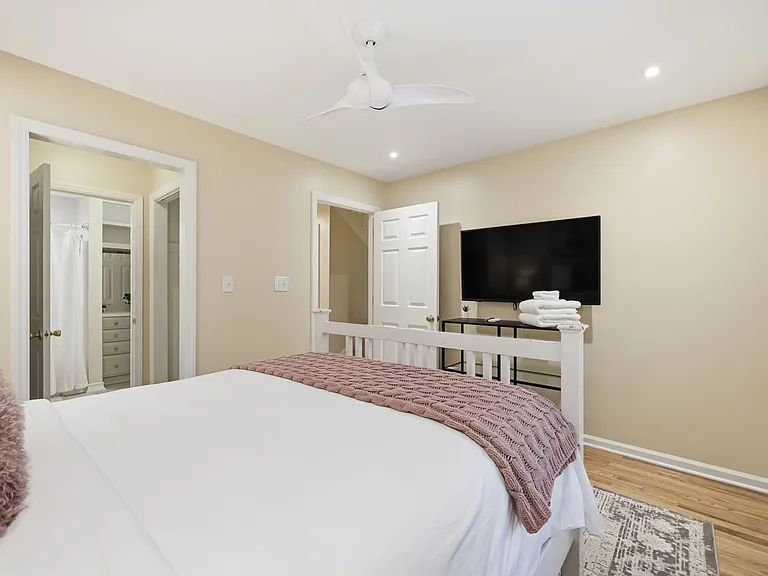 1502 Hollywood St — Photo 28